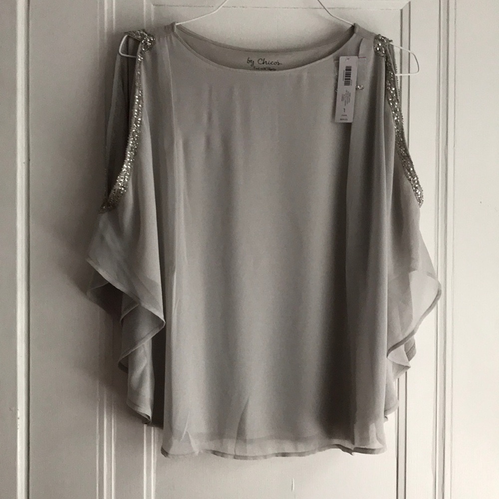BEAUTIFUL grey Chico’s cold shoulder top, 1, NWT